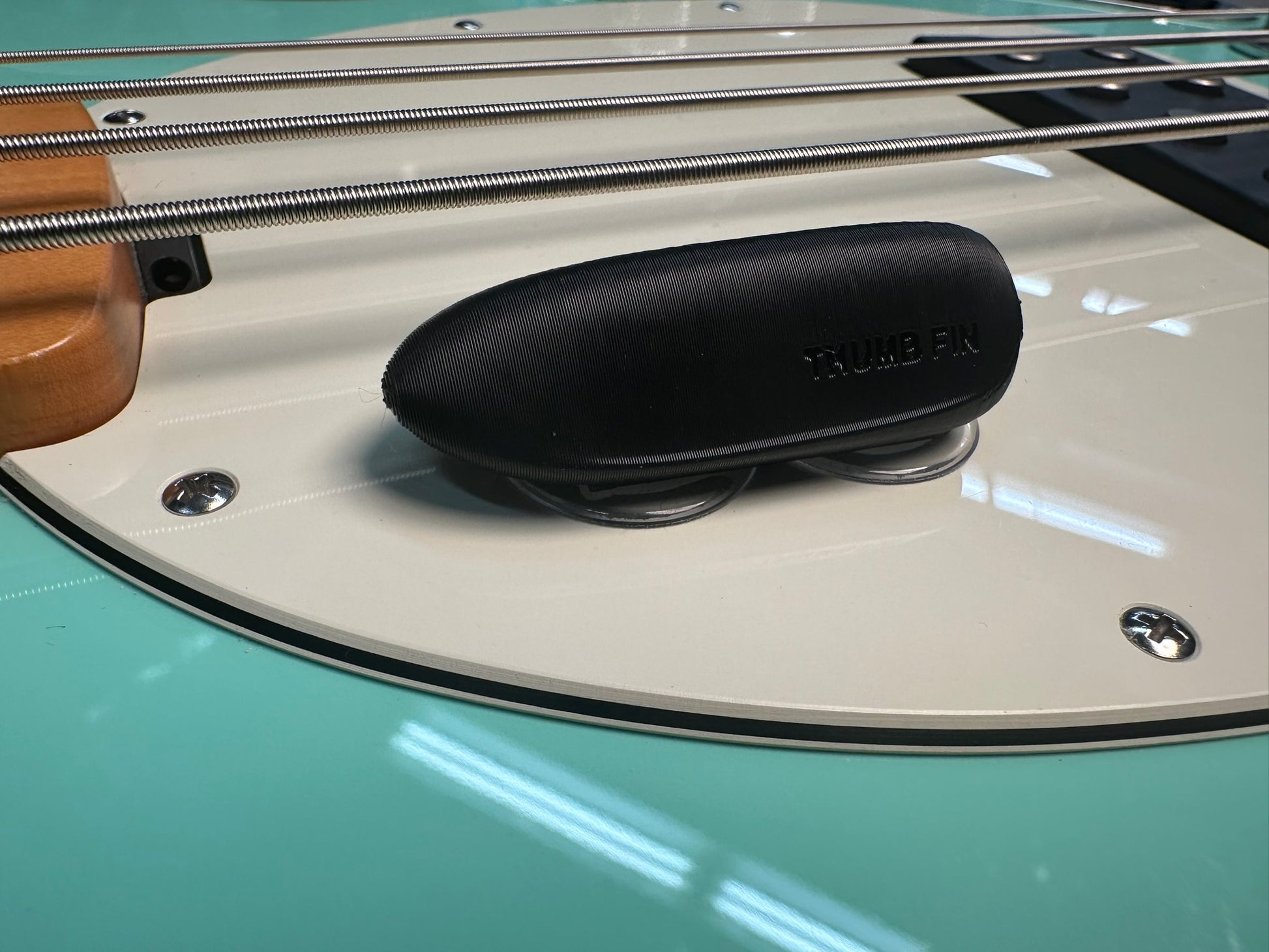 Thumb Fin Bass Thumb Rest