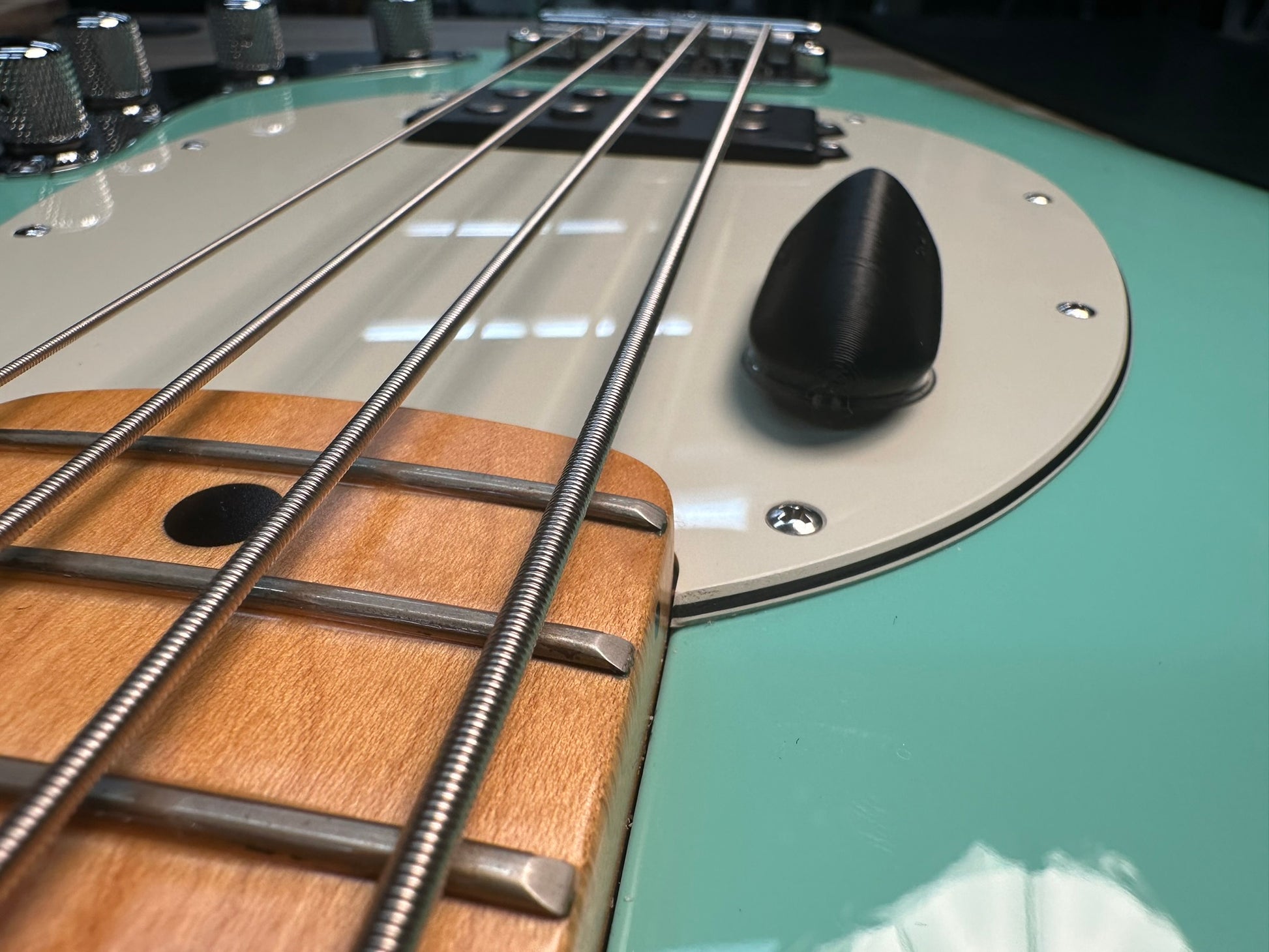 Thumb Fin Bass Thumb Rest