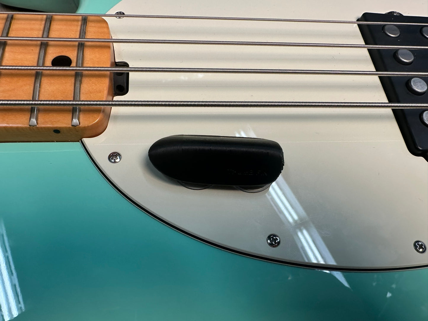 Thumb Fin Bass Thumb Rest