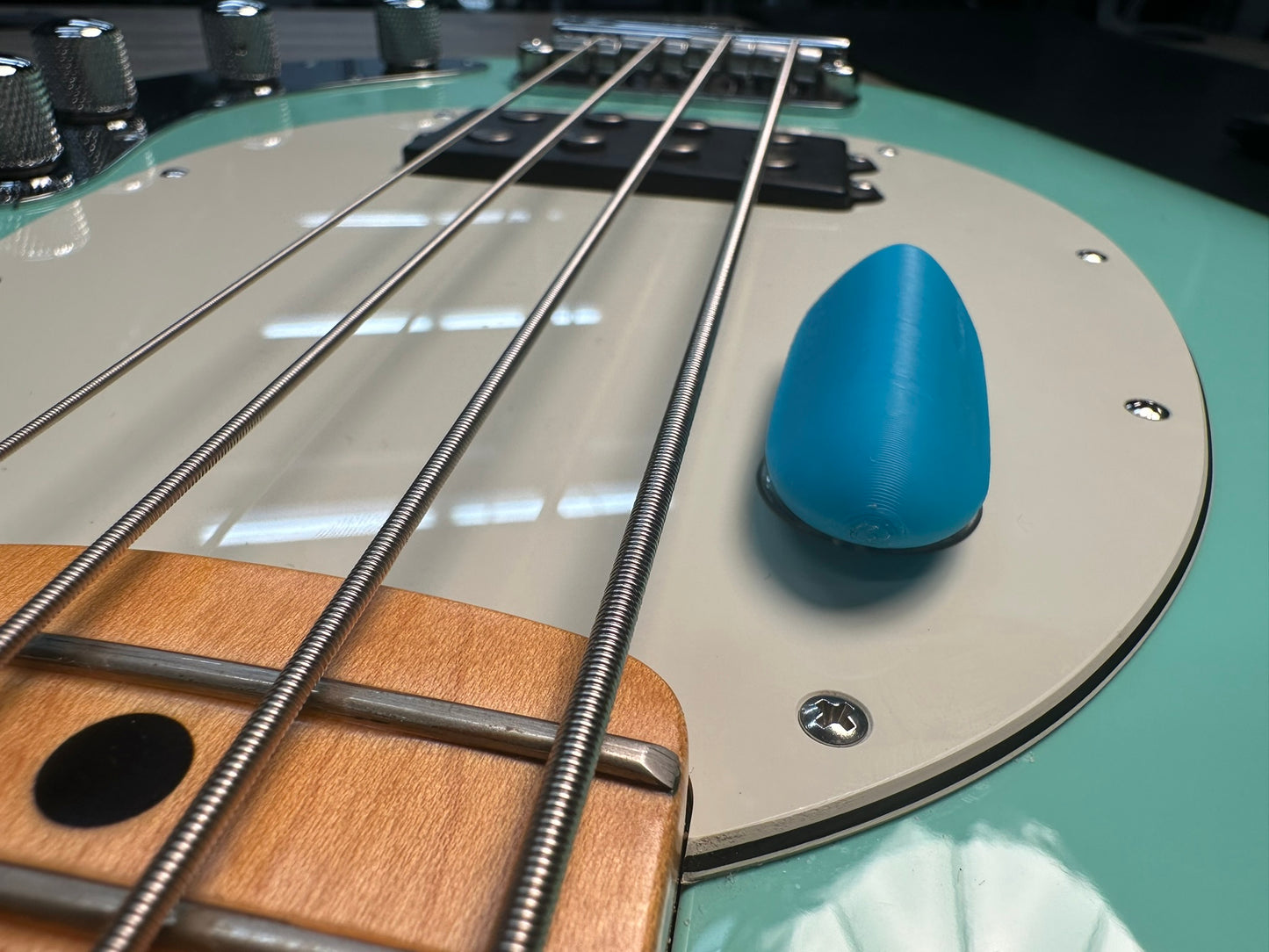 Thumb Fin Bass Thumb Rest