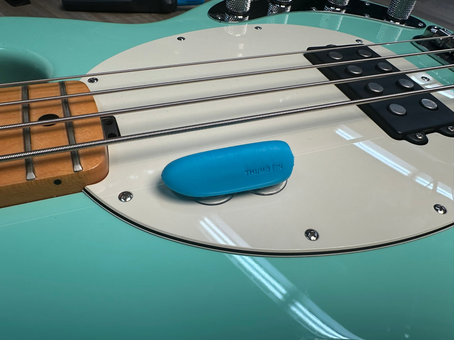 Thumb Fin Bass Thumb Rest