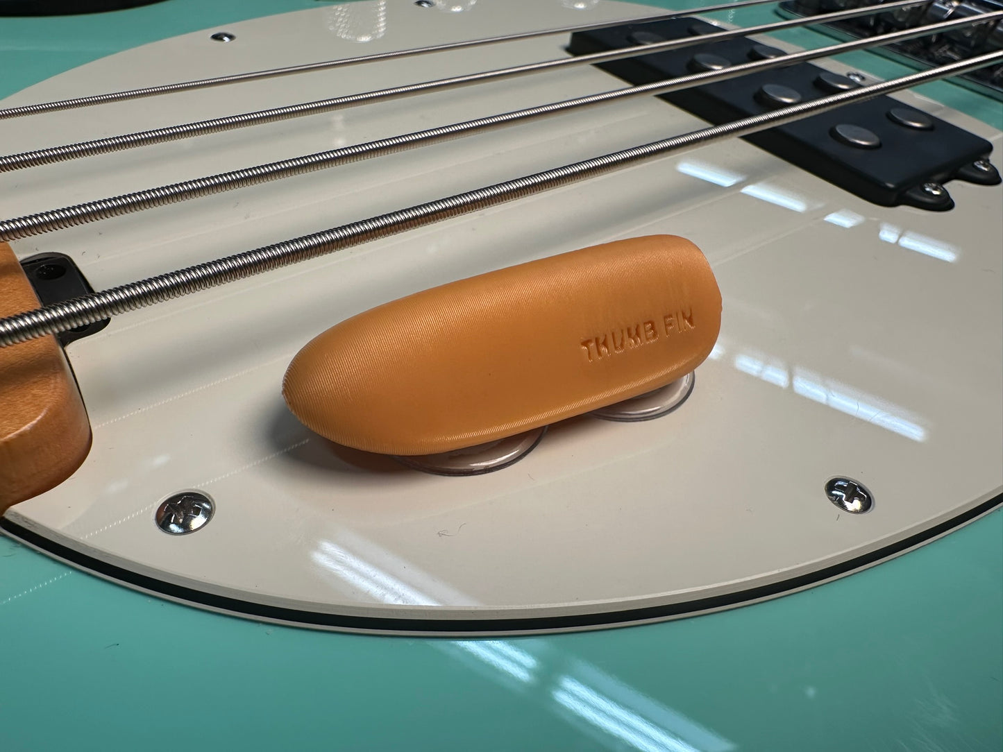 Thumb Fin Bass Thumb Rest