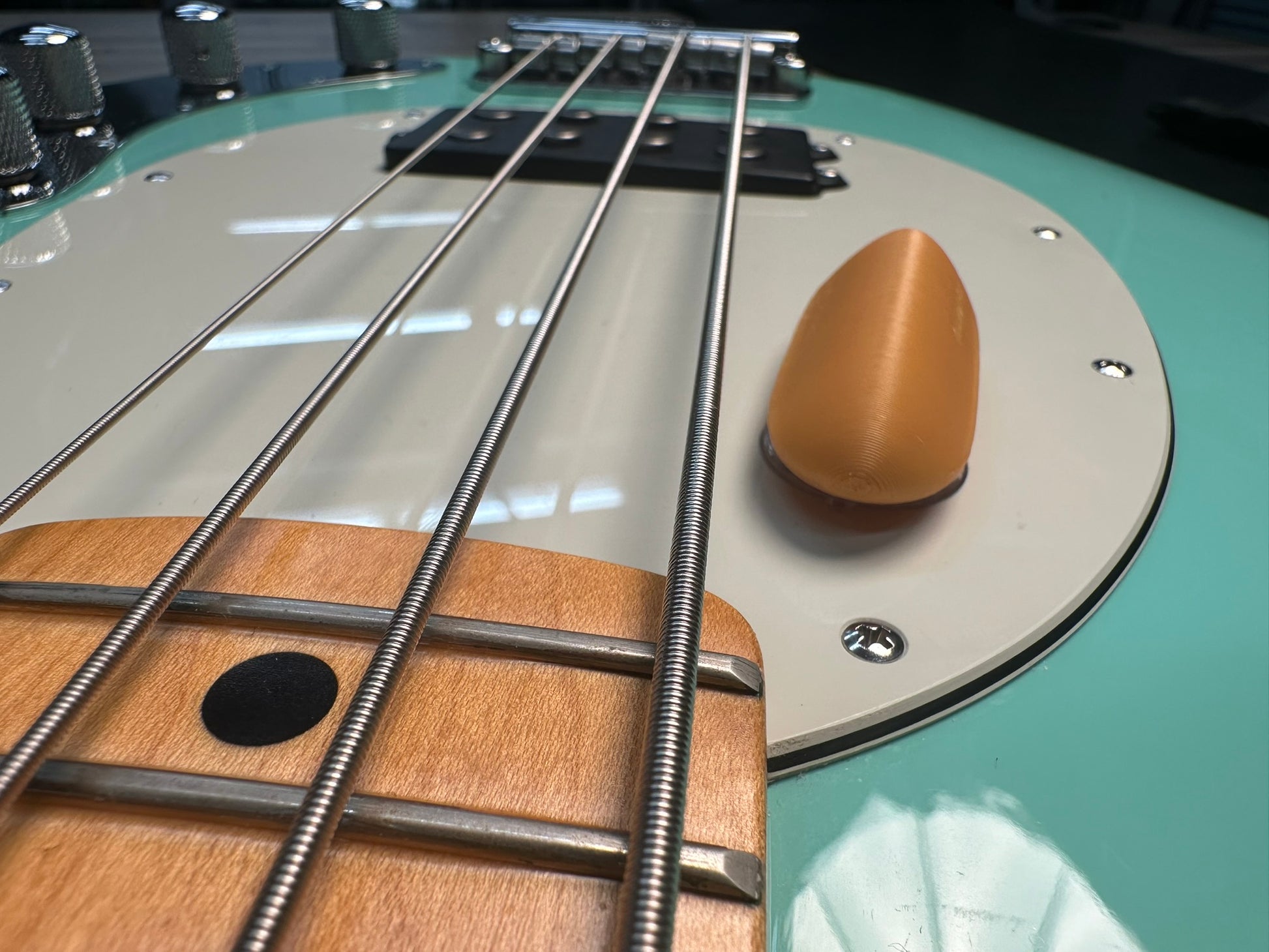 Thumb Fin Bass Thumb Rest