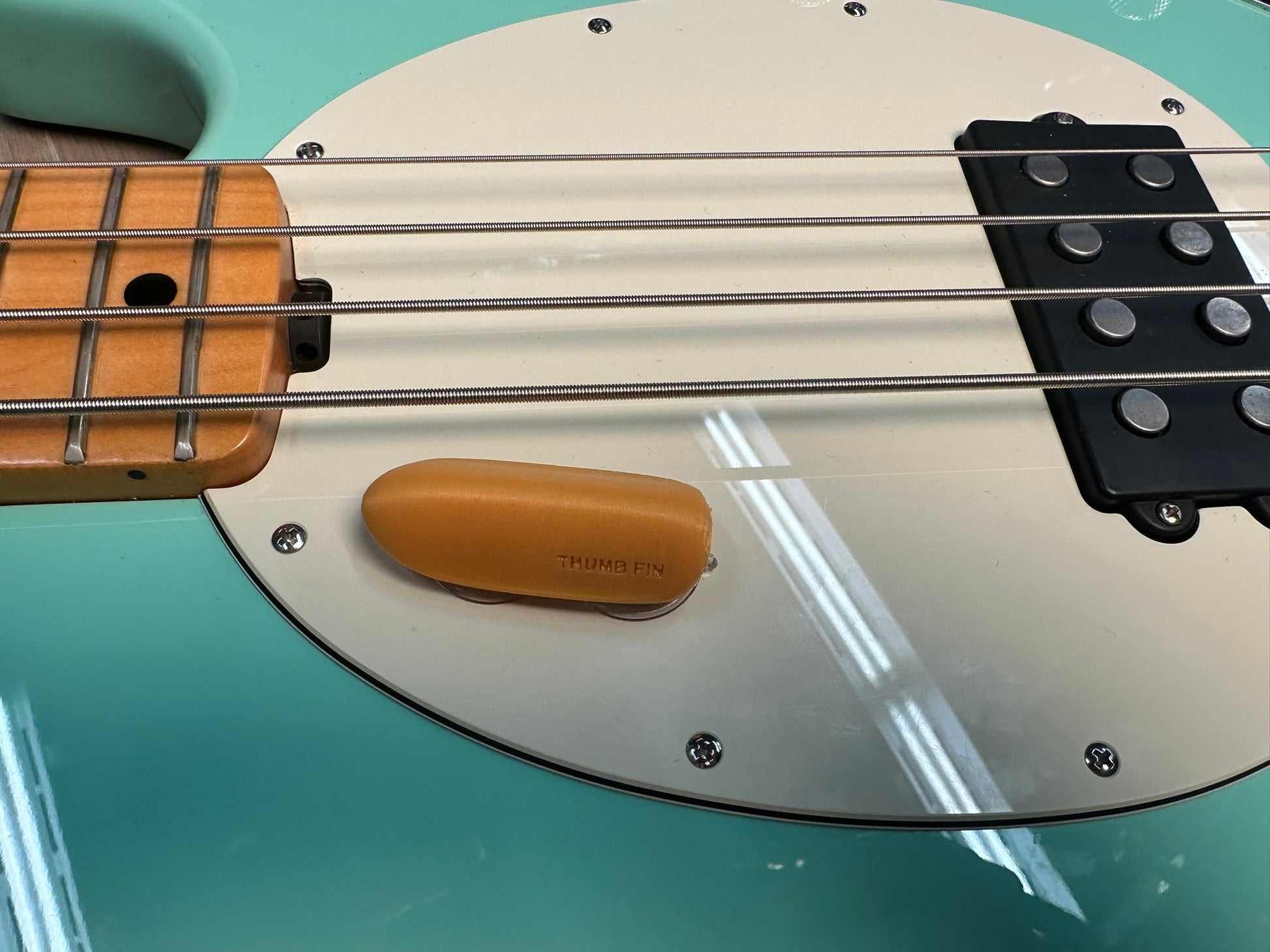 Thumb Fin Bass Thumb Rest