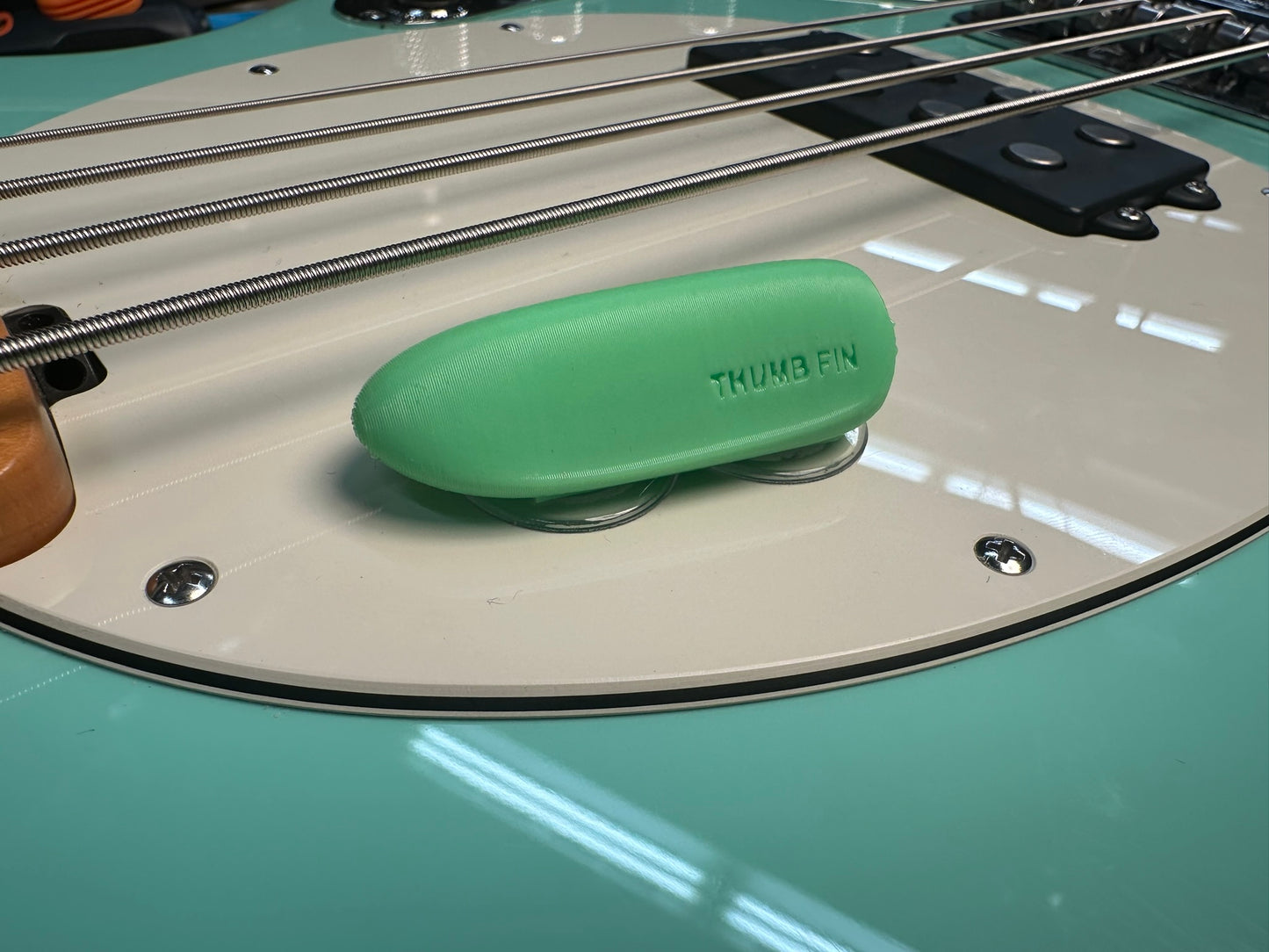 Thumb Fin Bass Thumb Rest