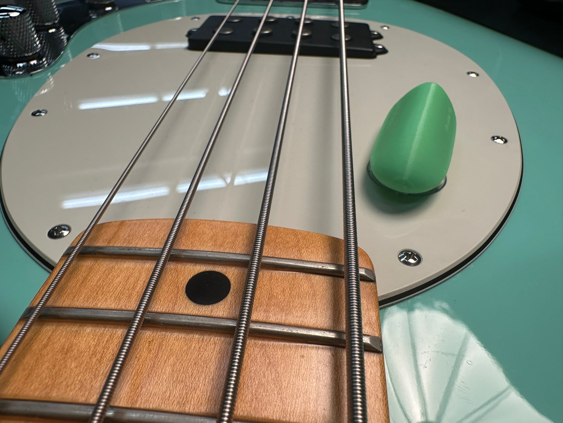 Thumb Fin Bass Thumb Rest