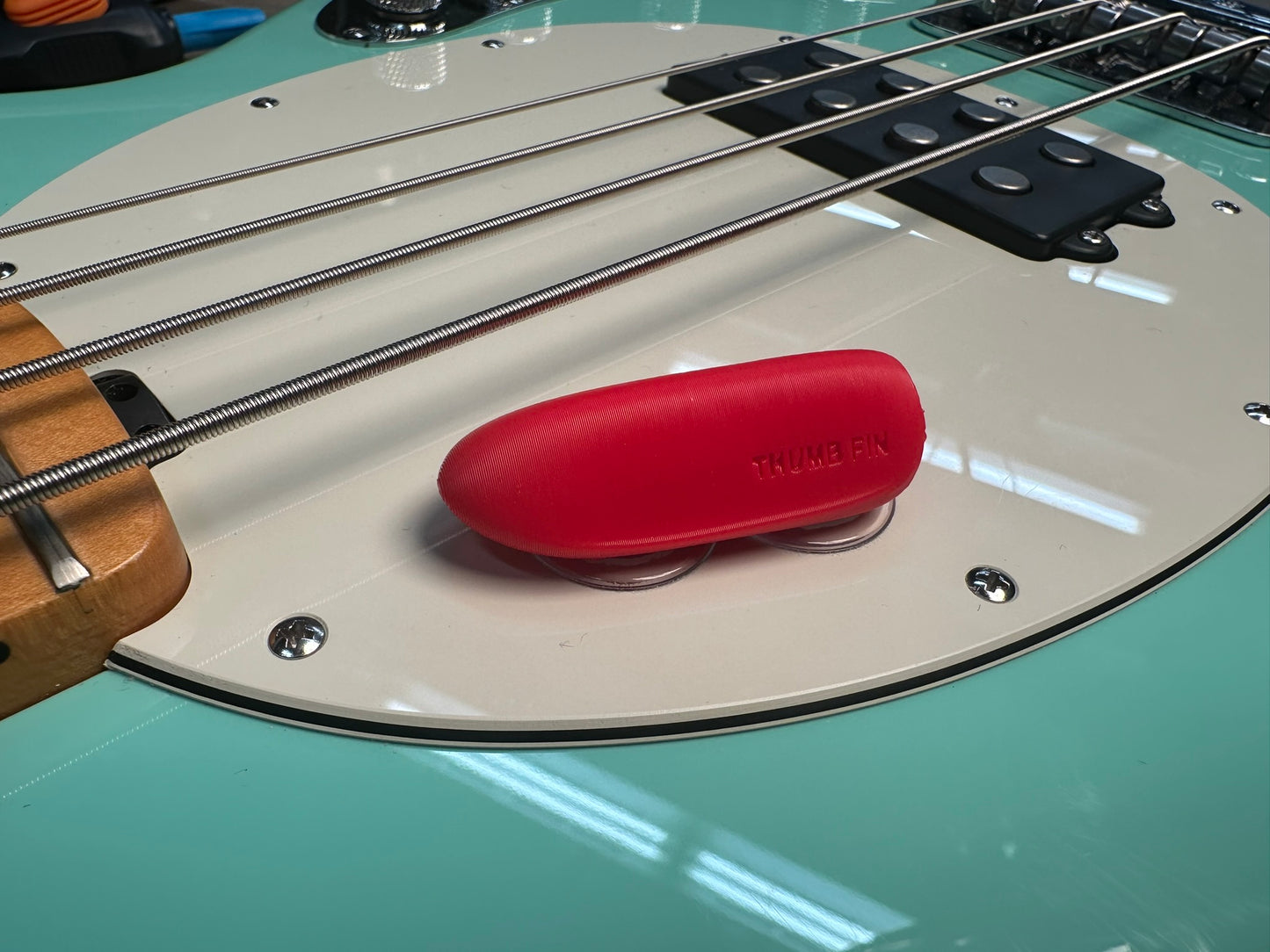 Thumb Fin Bass Thumb Rest