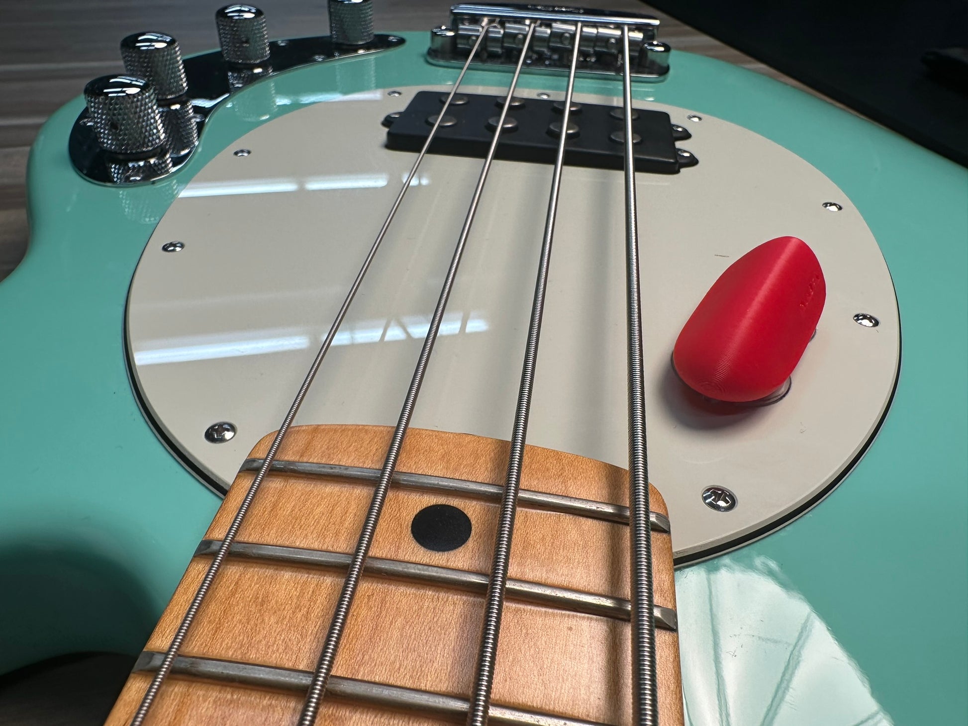 Thumb Fin Bass Thumb Rest