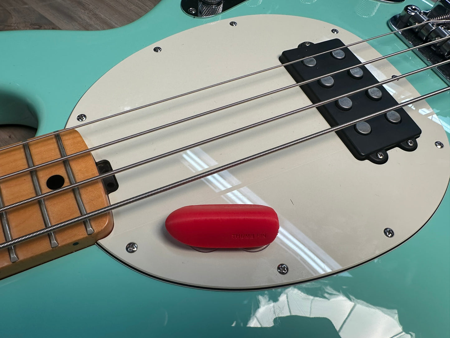 Thumb Fin Bass Thumb Rest