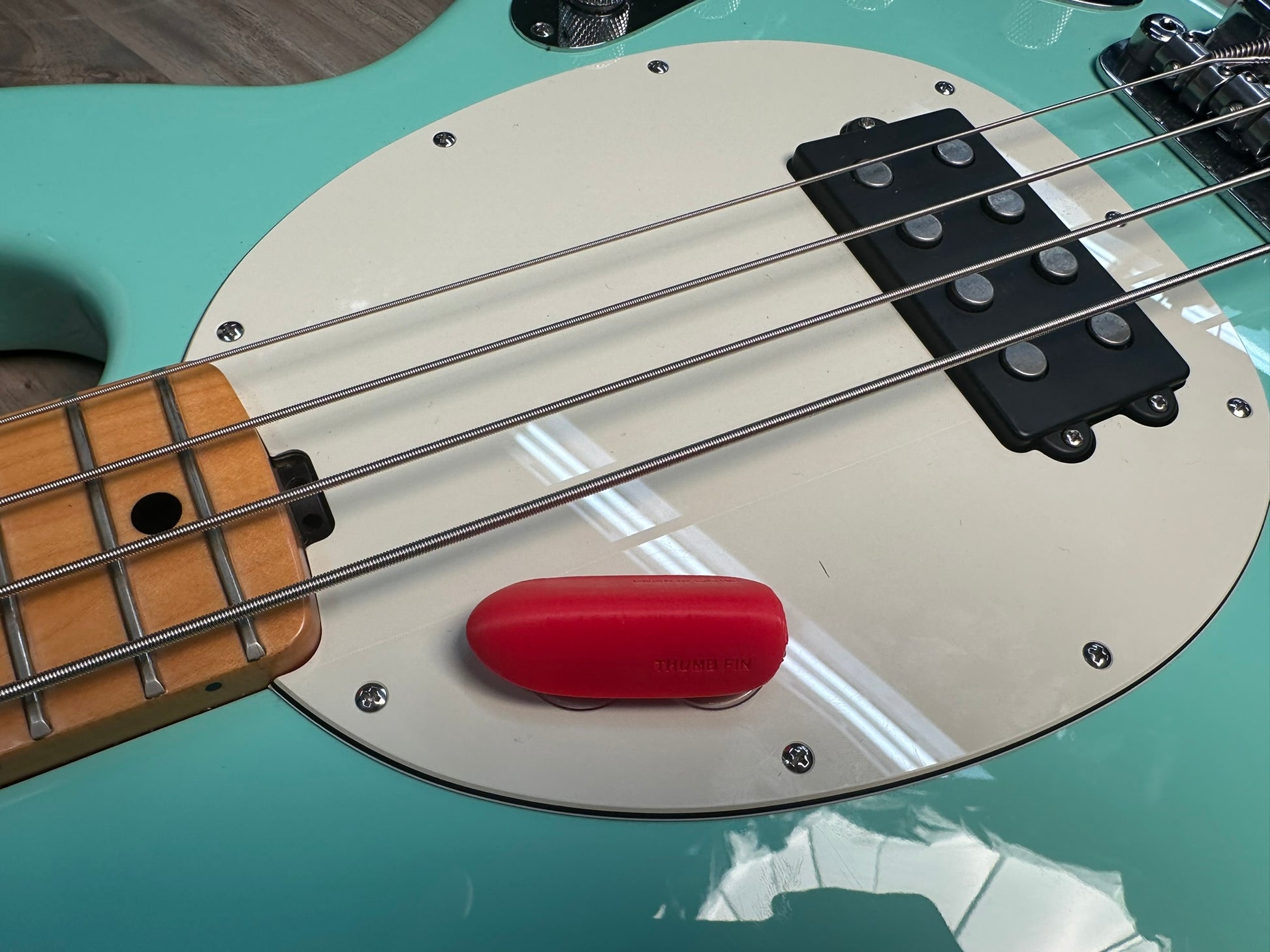 Thumb Fin Bass Thumb Rest