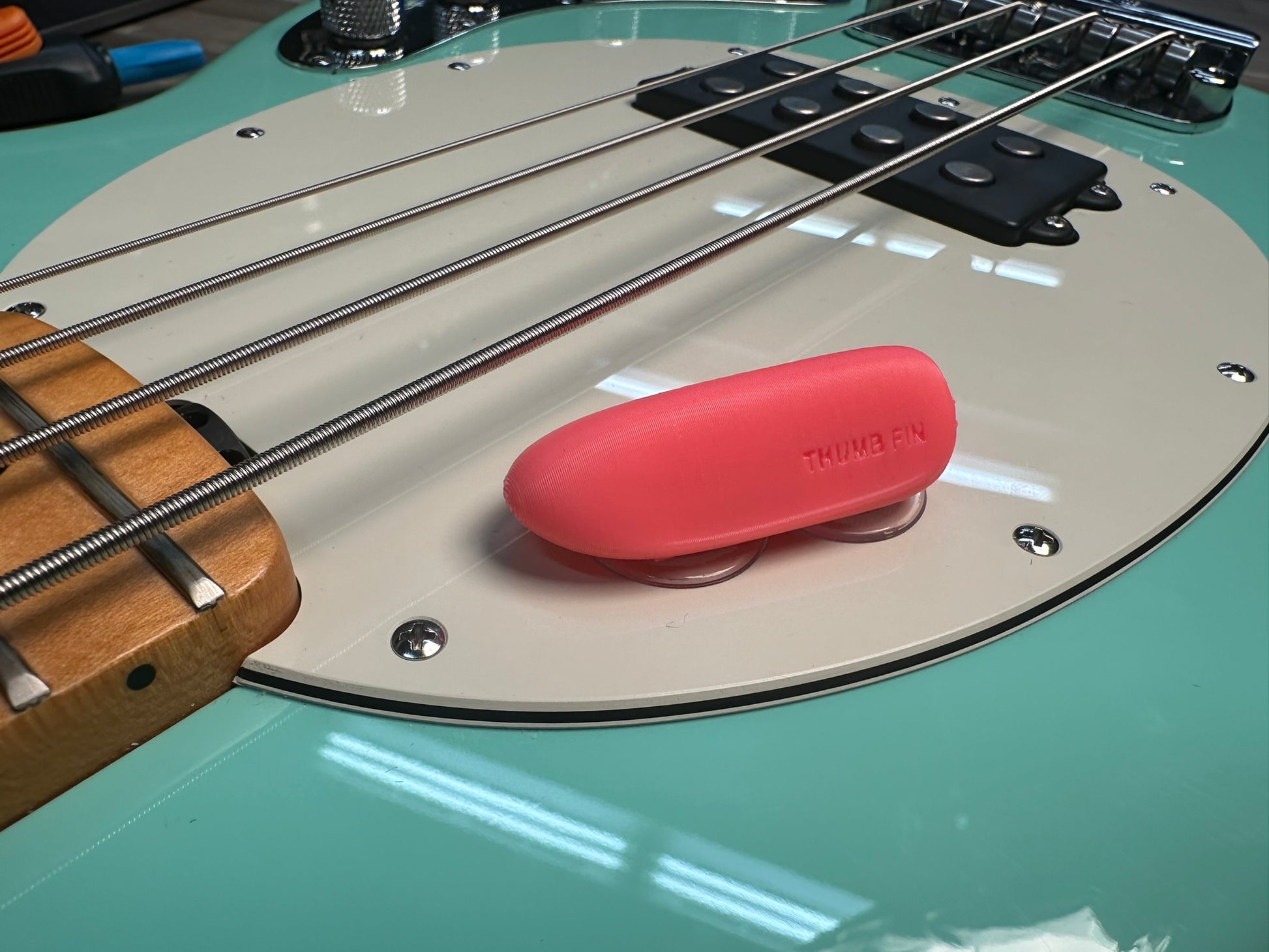 Thumb Fin Bass Thumb Rest