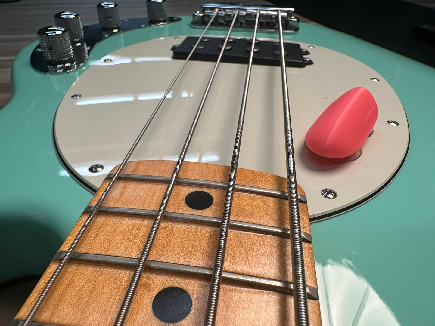 Thumb Fin Bass Thumb Rest