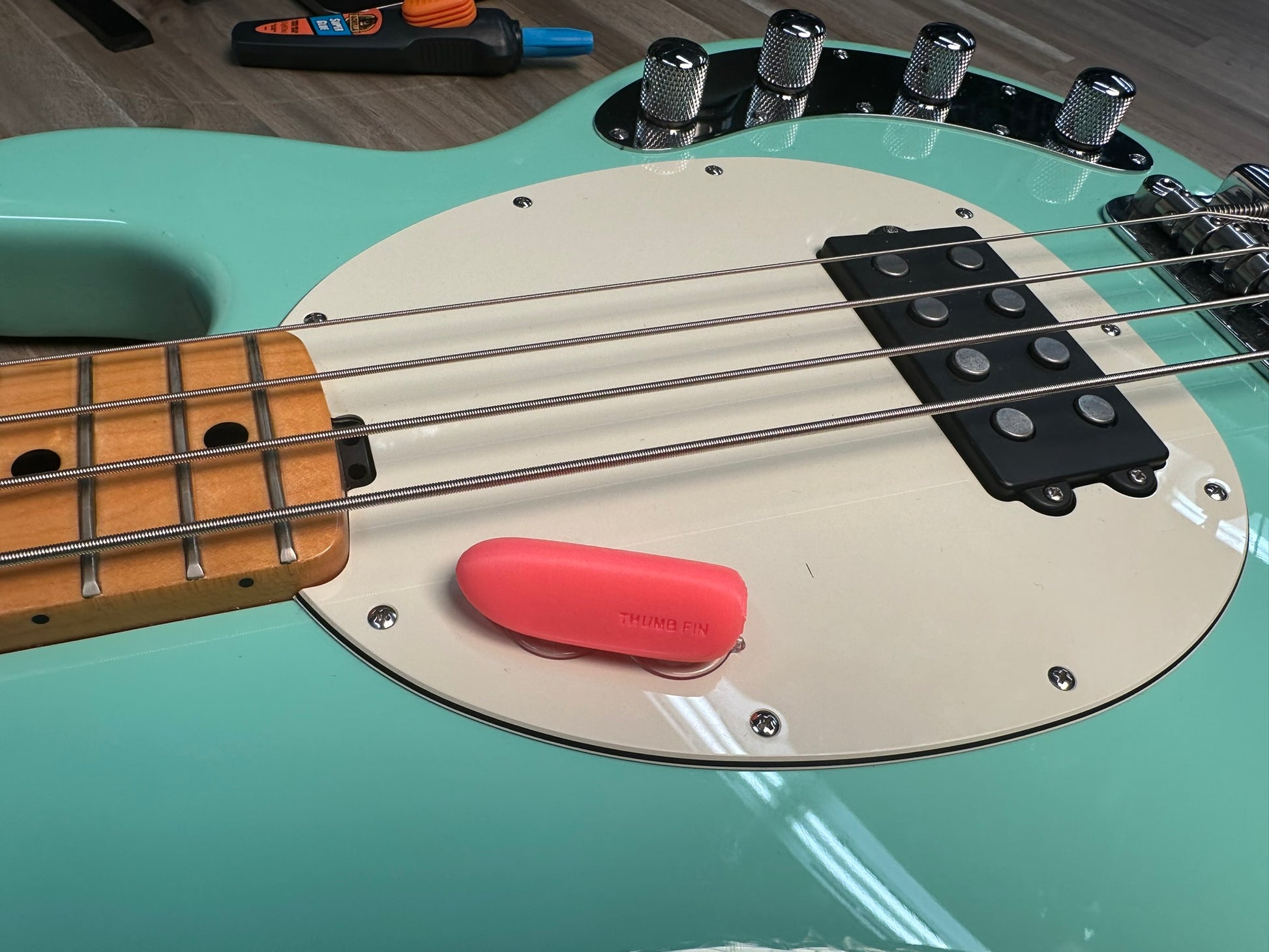 Thumb Fin Bass Thumb Rest