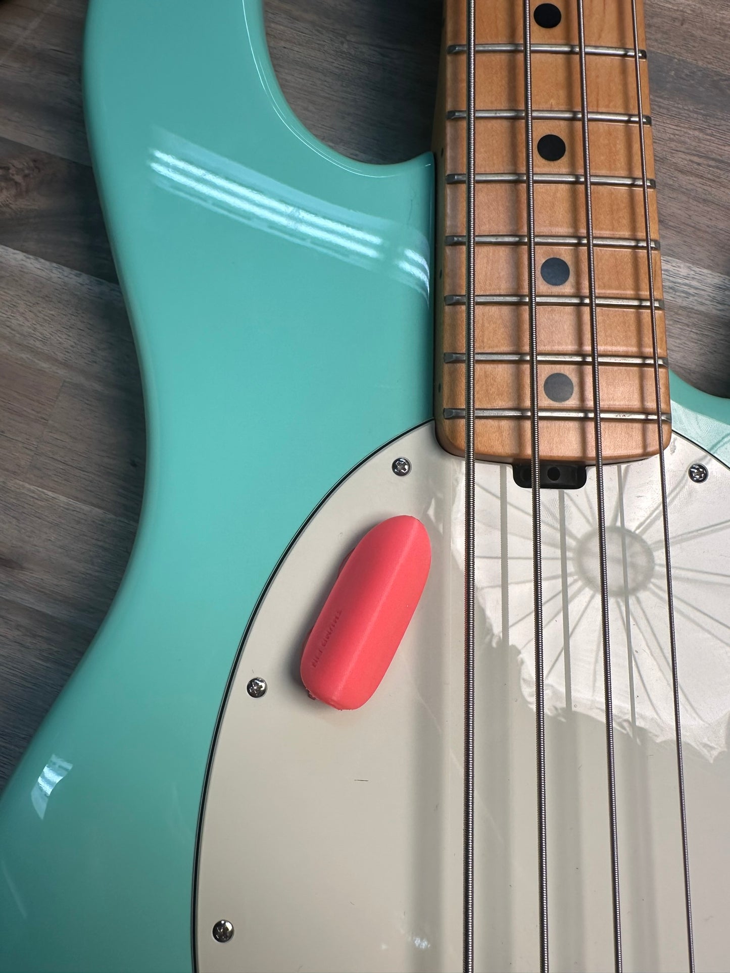 Thumb Fin Bass Thumb Rest