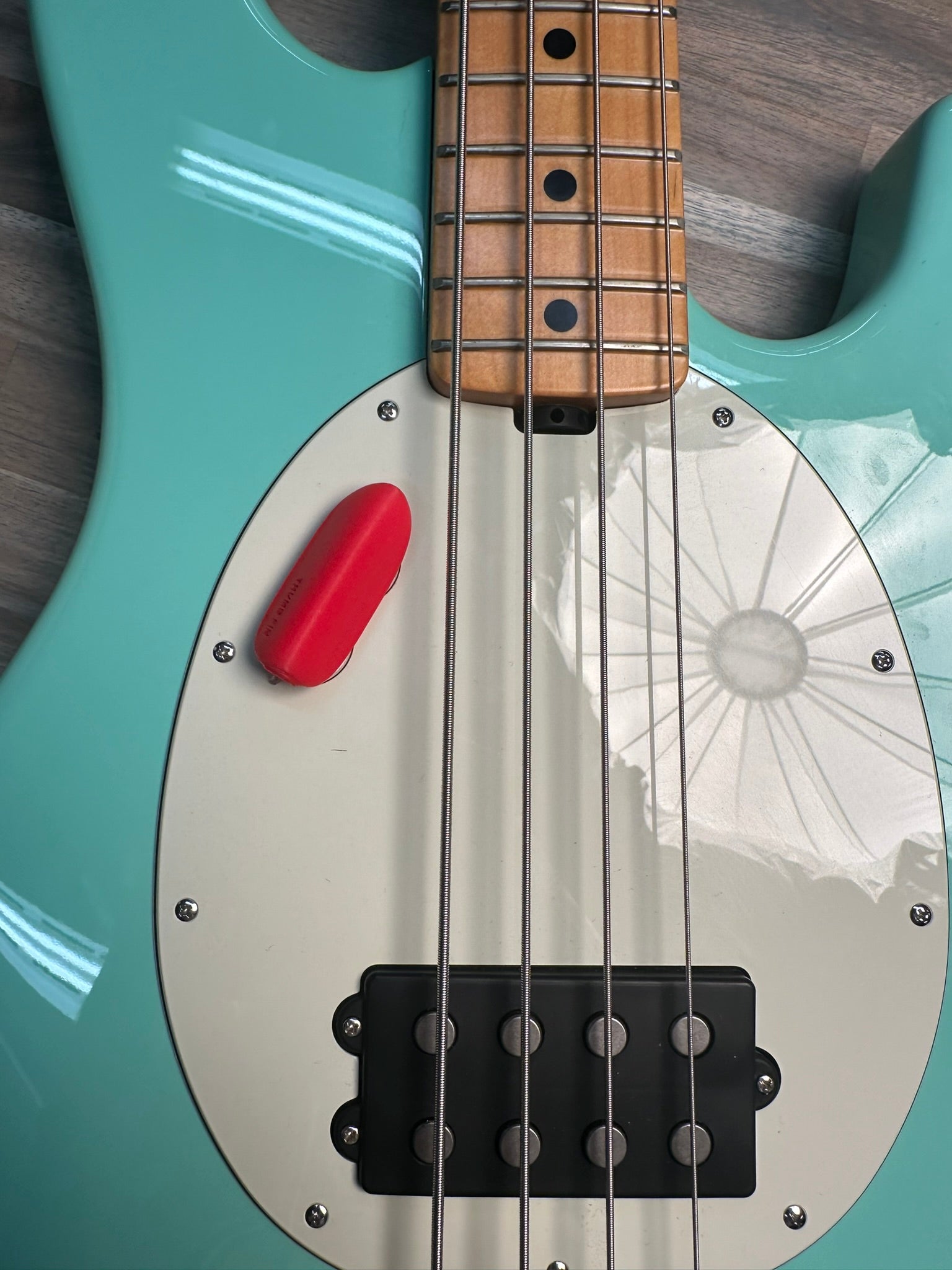 Thumb Fin Bass Thumb Rest