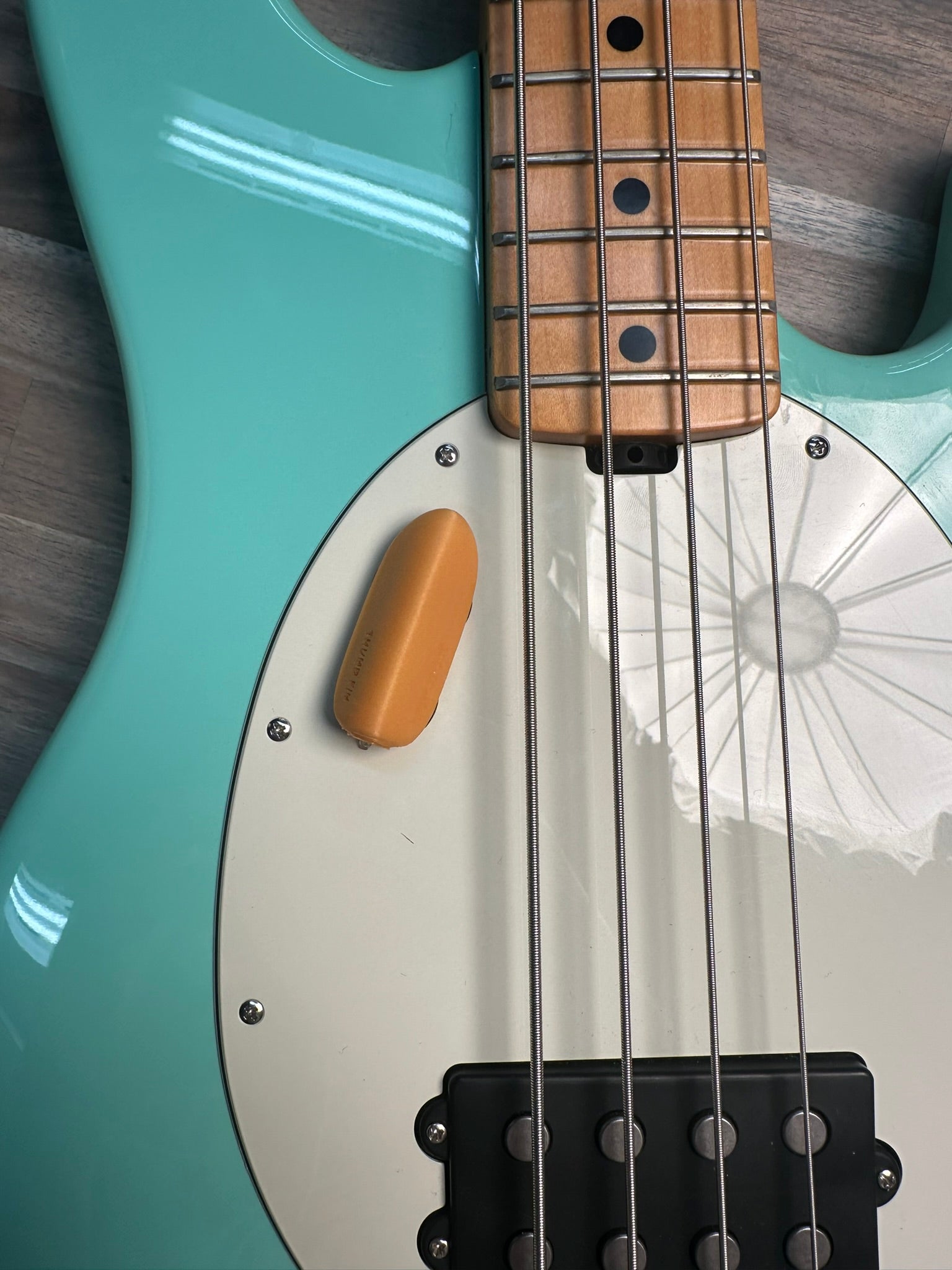 Thumb Fin Bass Thumb Rest